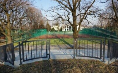 Prace konserwacyjne na kęckich kortach