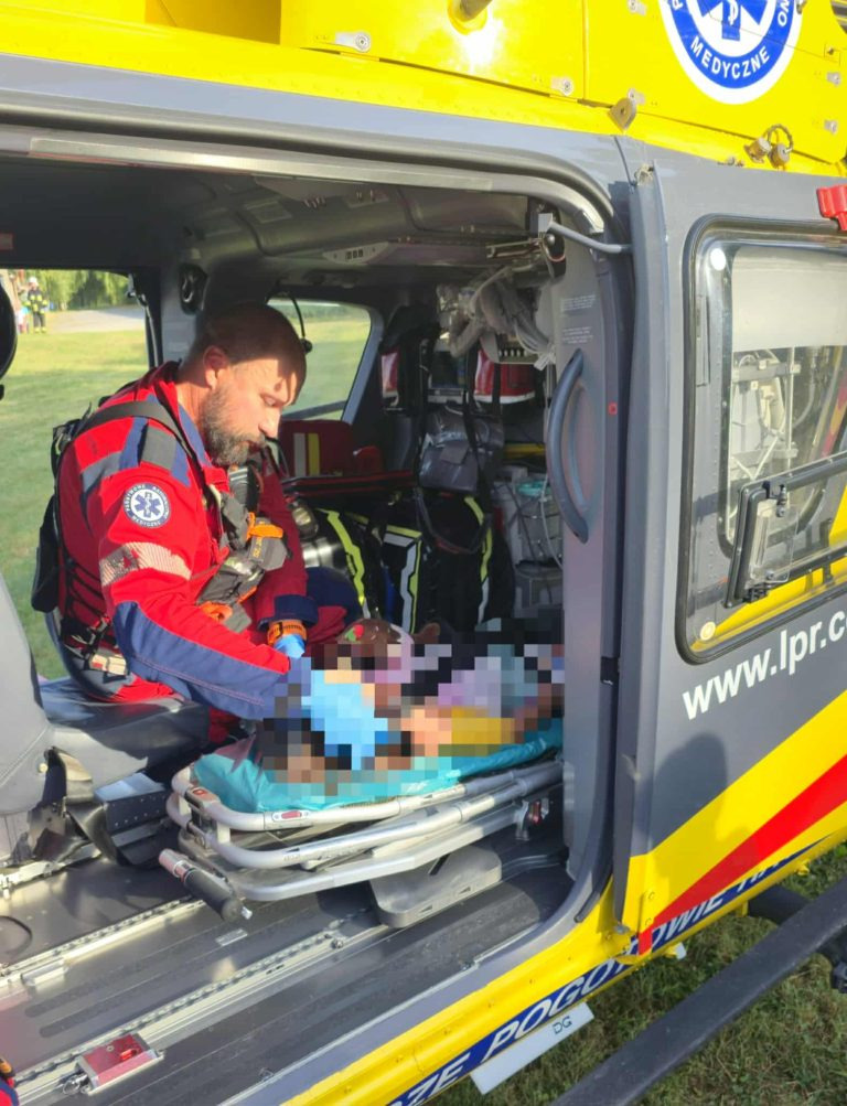 Wypadek na placu zabaw. Interweniował śmigłowiec LPR