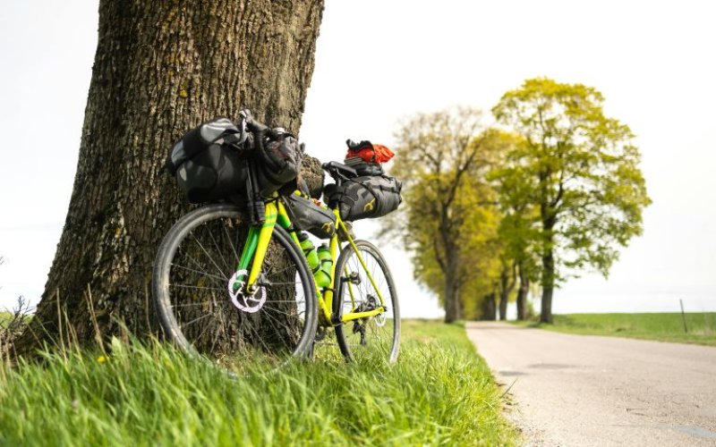 Torby rowerowe – jak wybrać odpowiedni model na wyprawę?