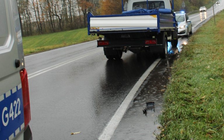 Potrącenie pieszego przez samochód dostawczy