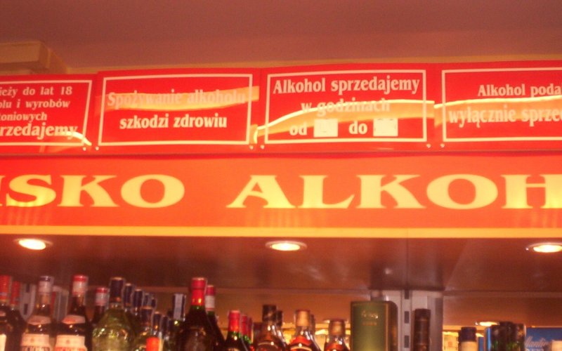 Ekspedientka odmówiła sprzedaży alkoholu klientowi – interweniowała Policja