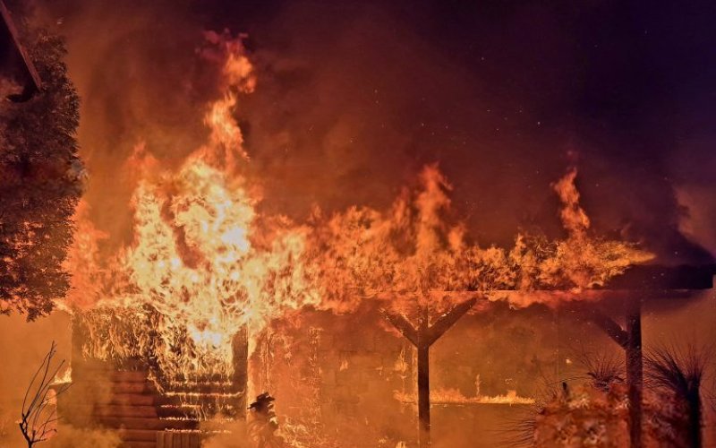 Pożar budynku gospodarczego we Włosienicy w Boże Narodzenie – FILM!