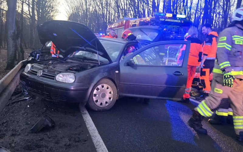 Poważny wypadek drogowy na DW949 w Jawiszowicach – ZDJĘCIA!