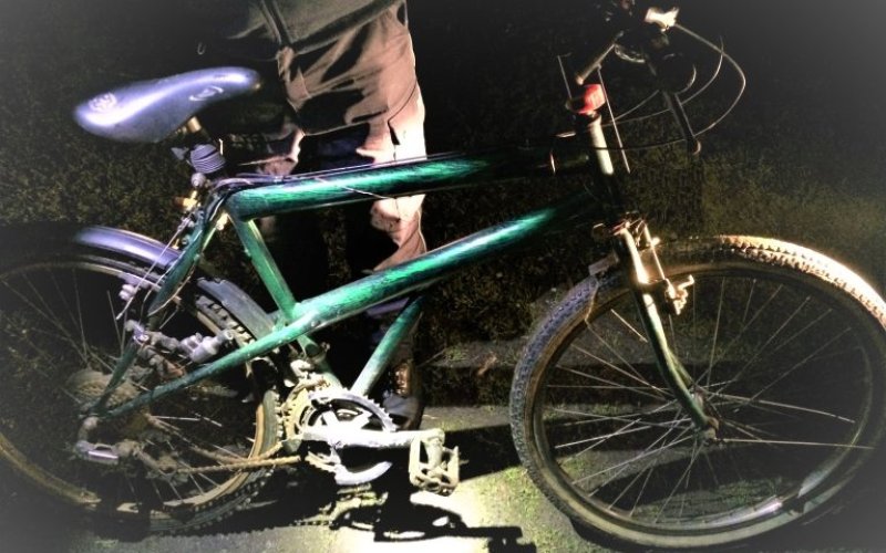 Poszukiwany zatrzymany podczas nocnej jazdy na rowerze   