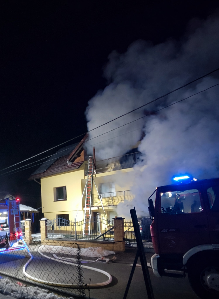 Pożar budynku mieszkalnego w Brzeszczach – FOTO!