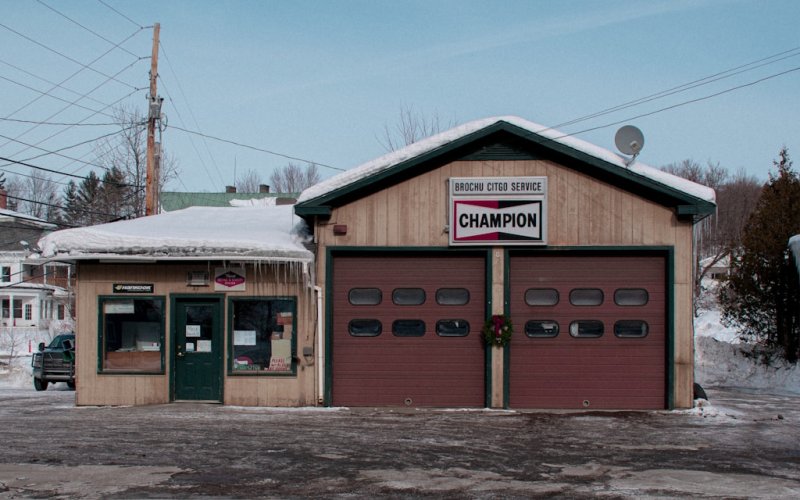 Garaż blaszany w zimie – czy wytrzyma śnieg i mróz?