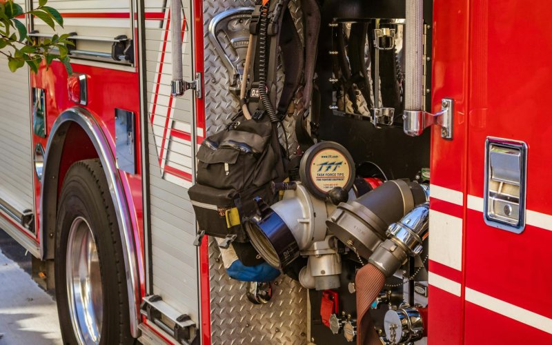 Jak wybrać sklep strażacki? Na co zwrócić uwagę i co można w nim znaleźć