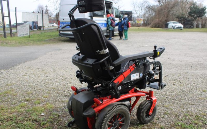 Potrącenie mężczyzny na wózku inwalidzkim w Oświęcim. Poszkodowany trafił do szpitala