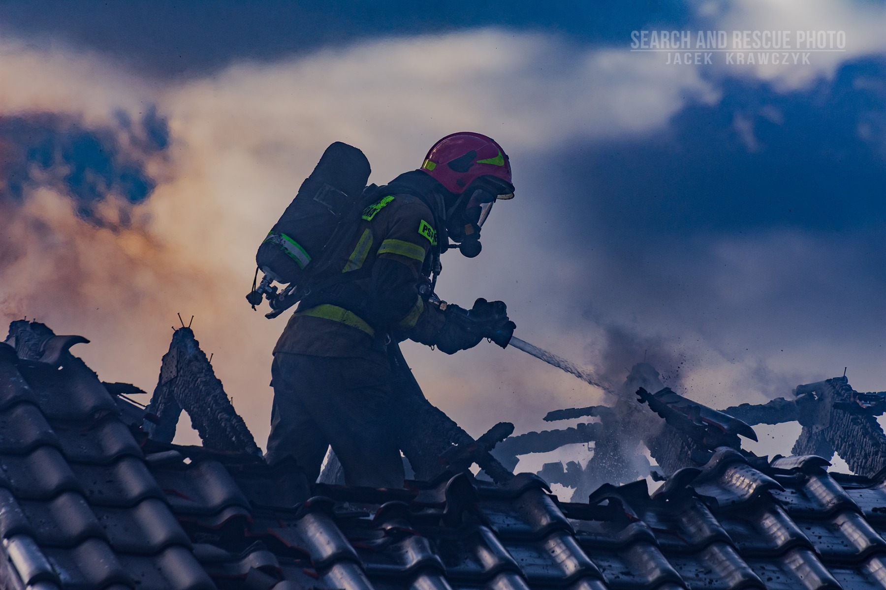 Pożar poddasza budynku mieszkalnego w gminie Brzeszcze- FOTO!