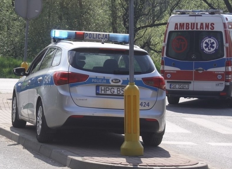 77-letnia rowerzystka trafiła do szpitala po zderzeniu z BMW w Kętach