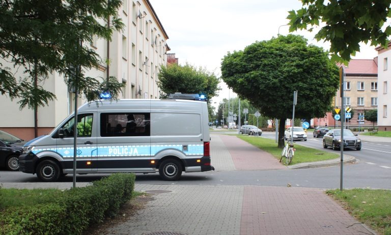 Zderzenie rowerzystki z samochodem osobowym