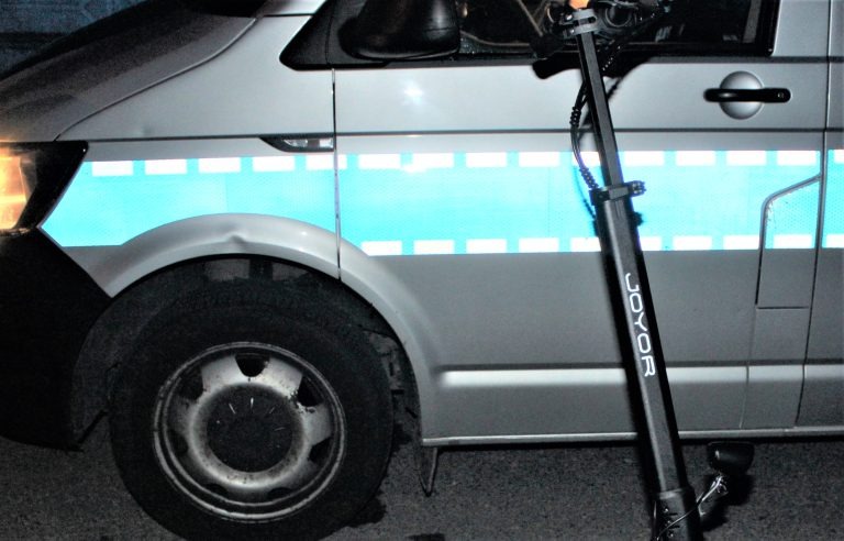 Gmina Oświęcim. Jechał nocą ulicą na hulajnodze elektrycznej nie dopuszczonej do ruchu drogowego