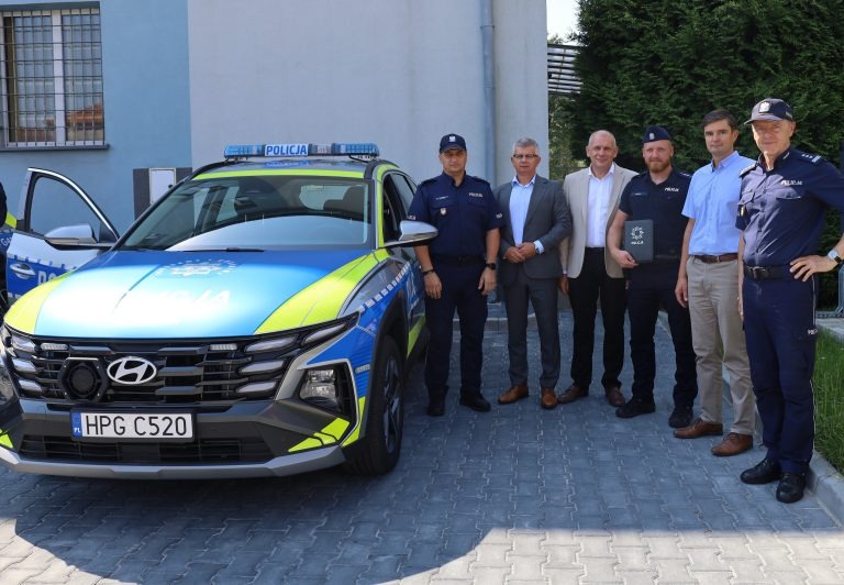 Policjanci z Oświęcimia, Brzeszcz i Kęt otrzymali nowe radiowozy – FOTO!