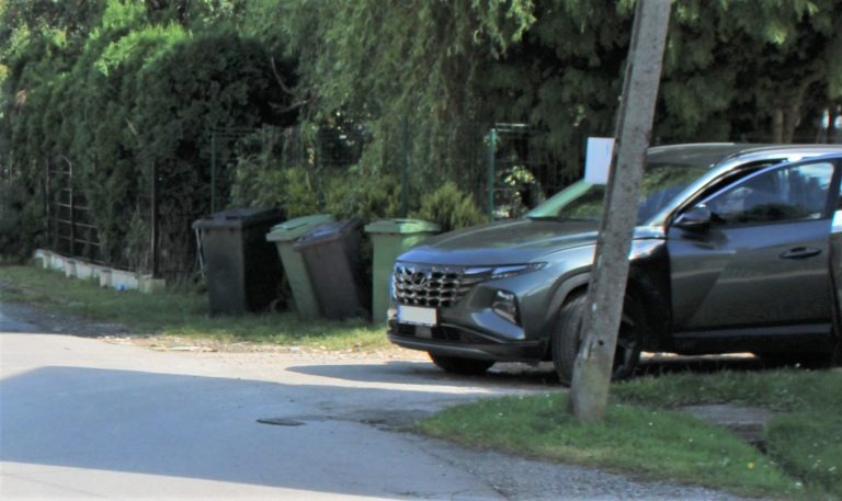 Wypadek drogowy. Potrącenie pieszego przez samochód osobowy.