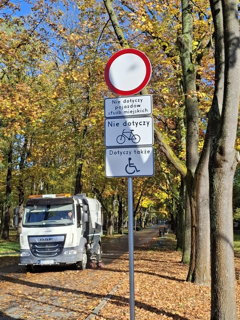Oświęcim. Zakaz wjazdu hulajnóg elektrycznych do Parku Bulwary. Miasto przypomina o obowiązujących przepisach