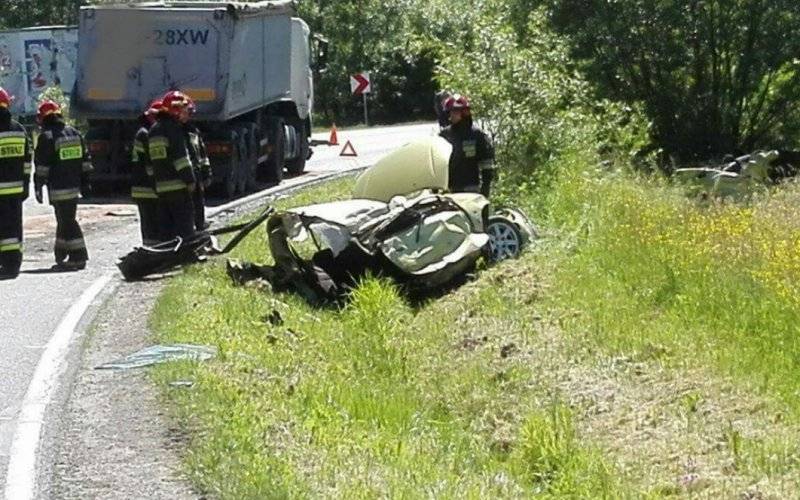 Poważny wypadek na DW933 w Brzeszczach ! ZDJĘCIA !