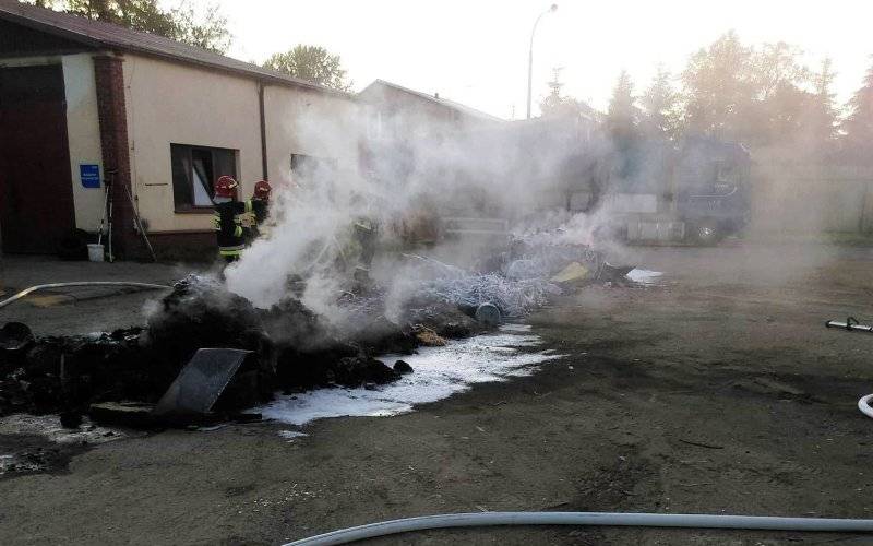 Pożar kontenera na terenie firmy w Trzebieńczycach. ZDJĘCIA !