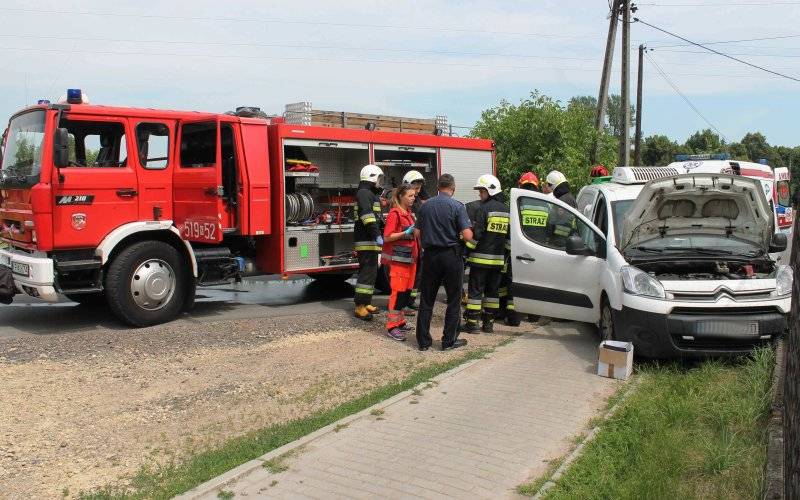 Straciła panowanie nad pojazdem i uderzyła w ogrodzenie. ZDJĘCIA !