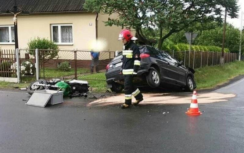 Wypadek w Osieku. Motocykl zderzył się z osobówką. ZDJĘCIA !