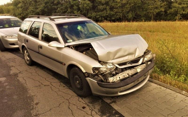 Opel najechał na tył Audi w Porębie Wielkiej. ZDJĘCIA !