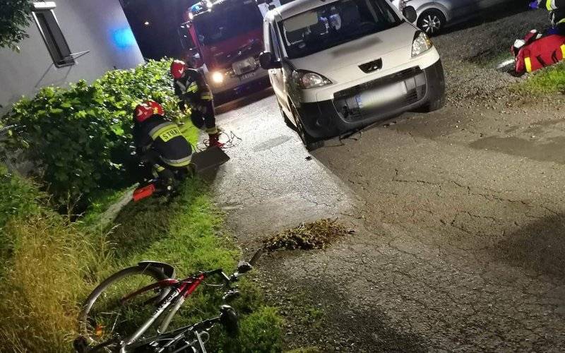 Rowerzystka potrącona, a następnie przejechana przez samochód w Babicach ! ZDJĘCIA !