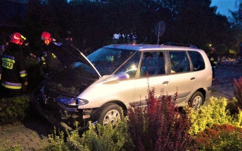 Zdarzenie drogowe na ul.Tysiąclecia. Wzorowa postawa mieszkanki Włosienicy. ZDJĘCIA !