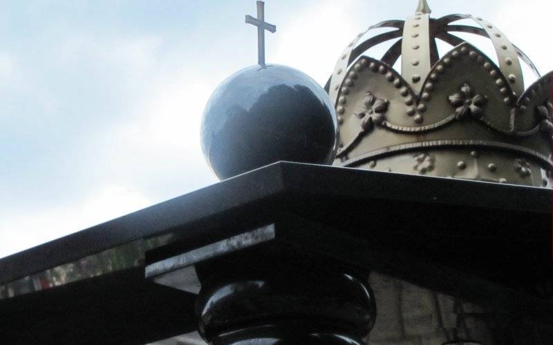 Podejrzany o grabież na cmentarzu w Kętach, został zatrzymany.