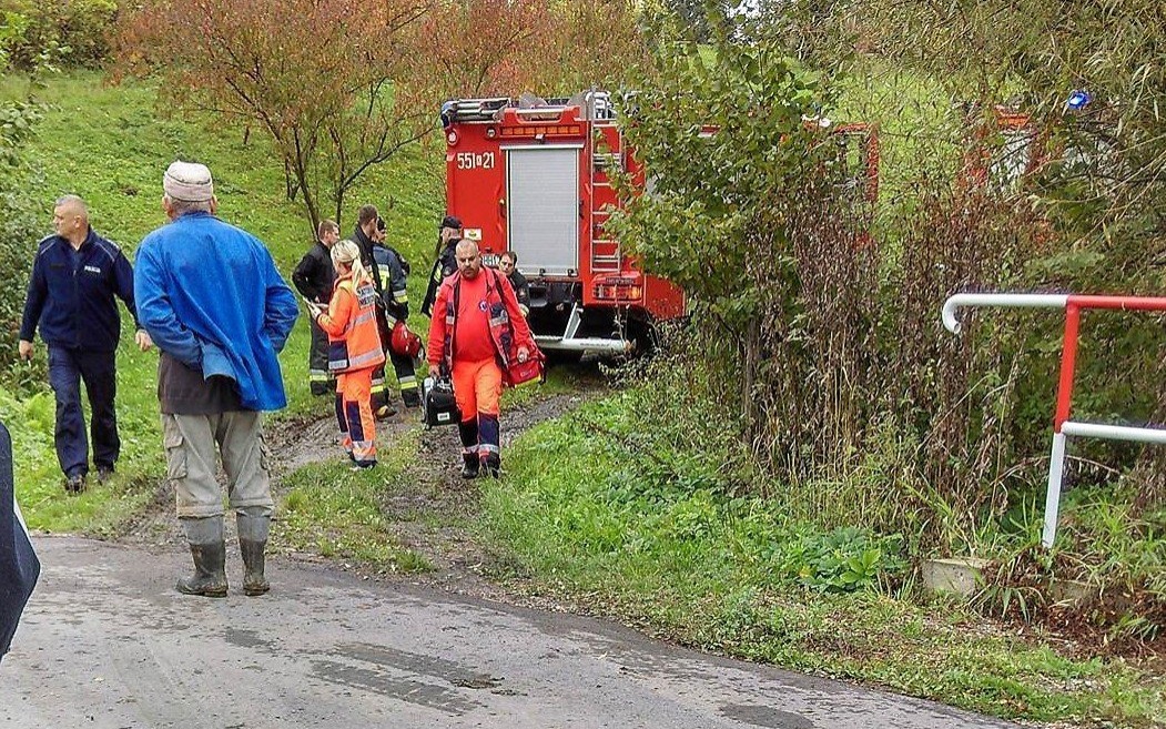 AKTUALIZACJA: Nie udało się uratować kobiety, która wpadła do studni. ZDJĘCIA !