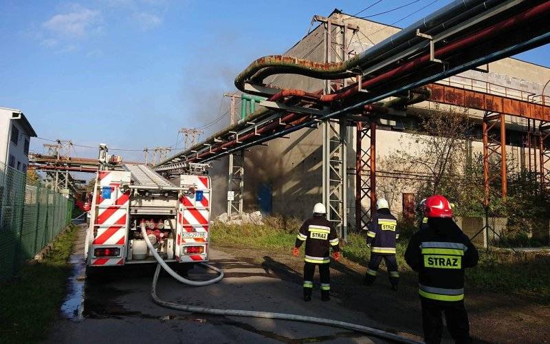 Pożar hali w Chełmku, na miejscu kilka zastępów JRG i OSP ! ZDJĘCIA !