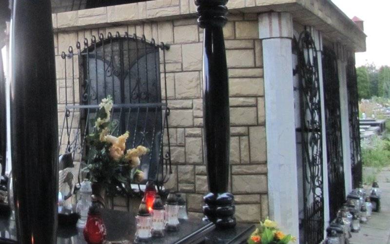 Alkoholowa impreza na cmentarzu w Kętach !