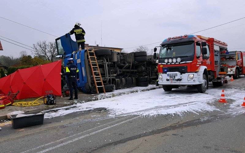 Śmiertelny wypadek w Wieprzu oraz zderzenie trzech pojazdów w Bulowicach- wspólne działania zastępów z sąsiednich powiatów. ZDJĘCIA !