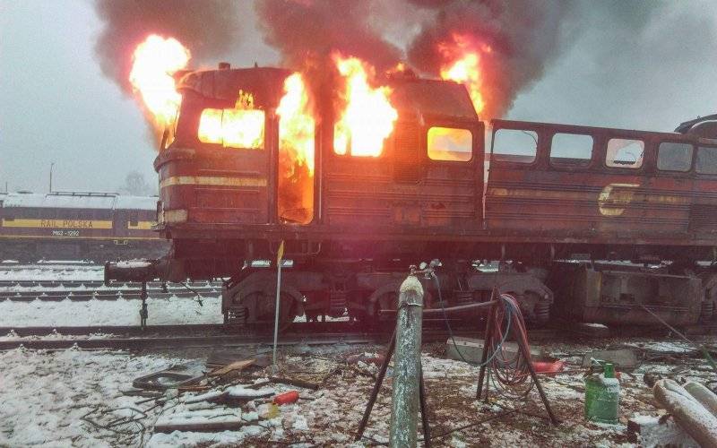 Pożar lokomotywy we Włosienicy. ZDJĘCIA, FILM !