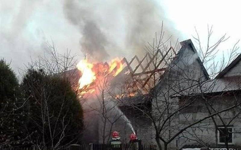 Pożar zabudowań oraz zadymienie budynku mieszkalnego w Łękach ! ZDJĘCIA !