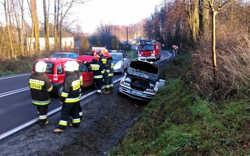 Zdarzenie drogowe we Włosienicy na DK44 – ZDJĘCIA!