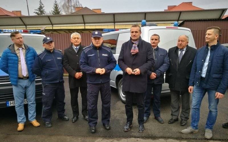 Dwa nowe radiowozy typu furgon trafiły do KPP Oświęcim. FOTO!