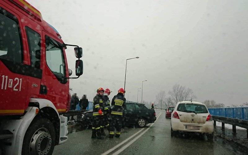 Ruch Wahadłowy na DK44 w Oświęcimiu po zderzenie dwóch pojazdów. FOTO!