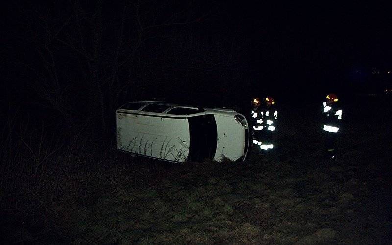 Dwa zdarzenia na DK44. Dachowanie na Fabrycznej, w Zaborzu zderzyły się trzy pojazdy. FOTO!