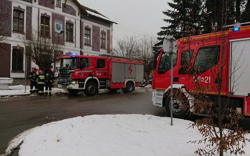 Zadymienie budynku w Brzeszczach. Strażacy ewakuowali pracowników. FOTO!
