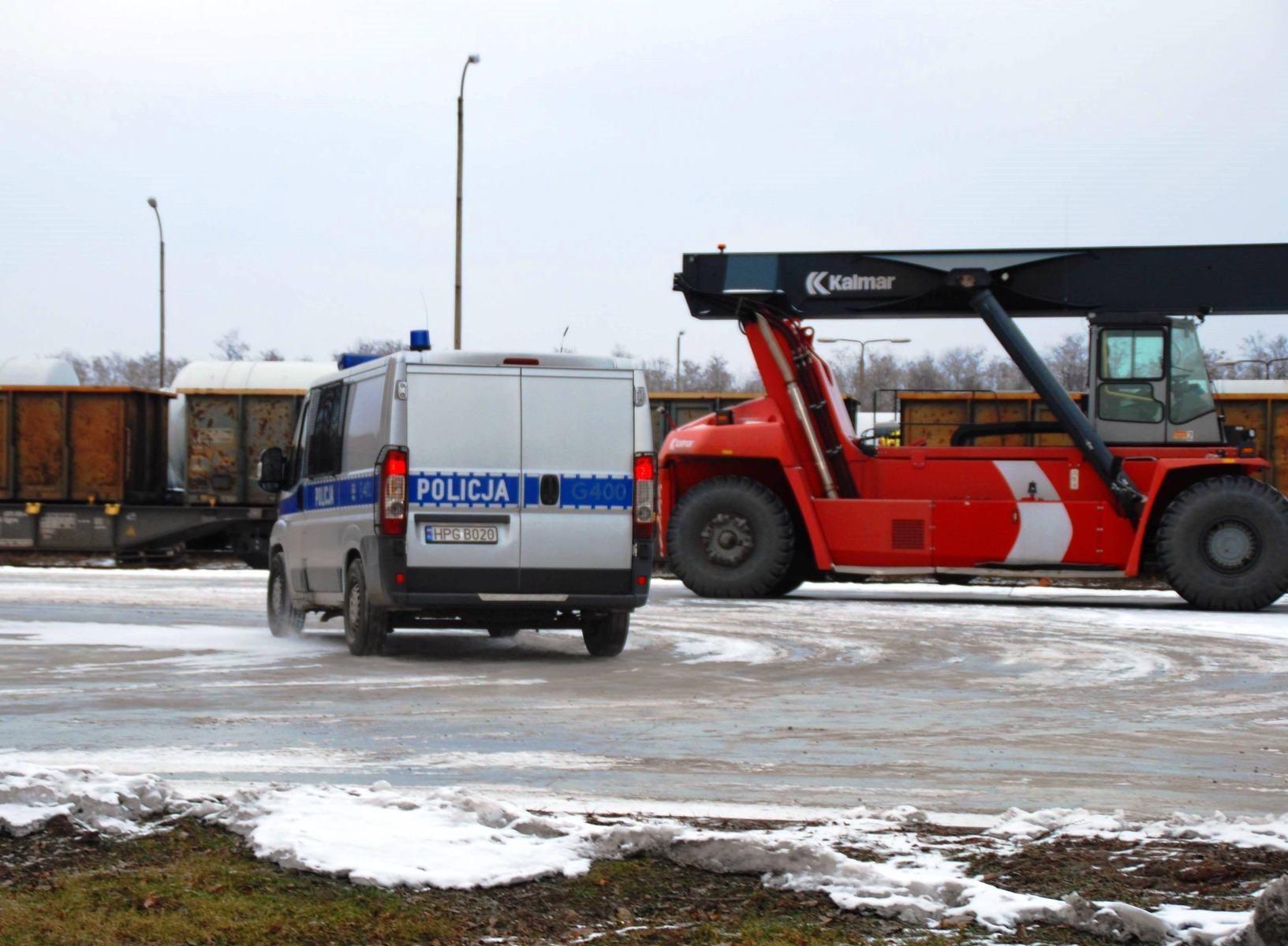 Wypadek we Włosienicy. Lokomotywa odcięła palce pracownikowi. FOTO!