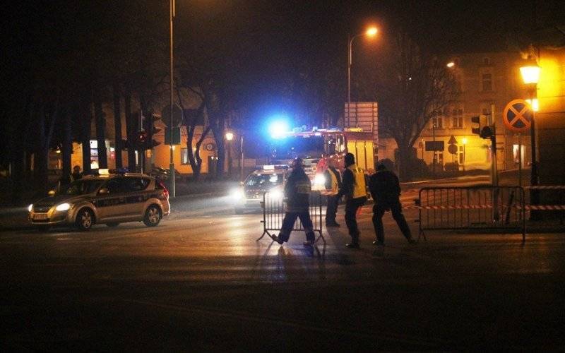 Zablokowany prawoskręt z ul.Dąbrowskiego na Plac Kościuszki. W nocy posypał się tynk jednej z kamienic. FOTO,MAPA!