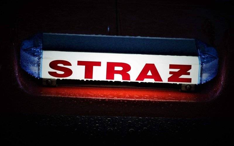 Płonął pustostan oraz samochód osobowy. Wieczorne działania strażaków JRG Oświęcim.