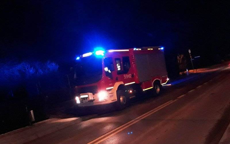 Pomiary tlenku węgla oraz pożar sadz. Wczorajsze wieczorne działania strażaków i ratowników medycznych.