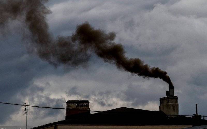 Palił plastikiem, otrzymał wysoki mandat karny.