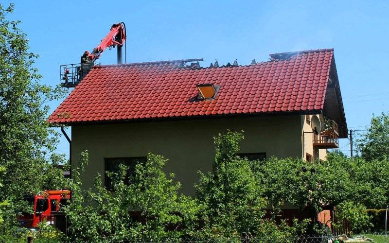 Pożar poddasza w Pławach. ZDJĘCIA!