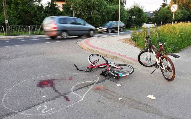 Zderzenie dwóch … rowerzystów. Ranna osoba trafiła na SOR. ZDJĘCIA!