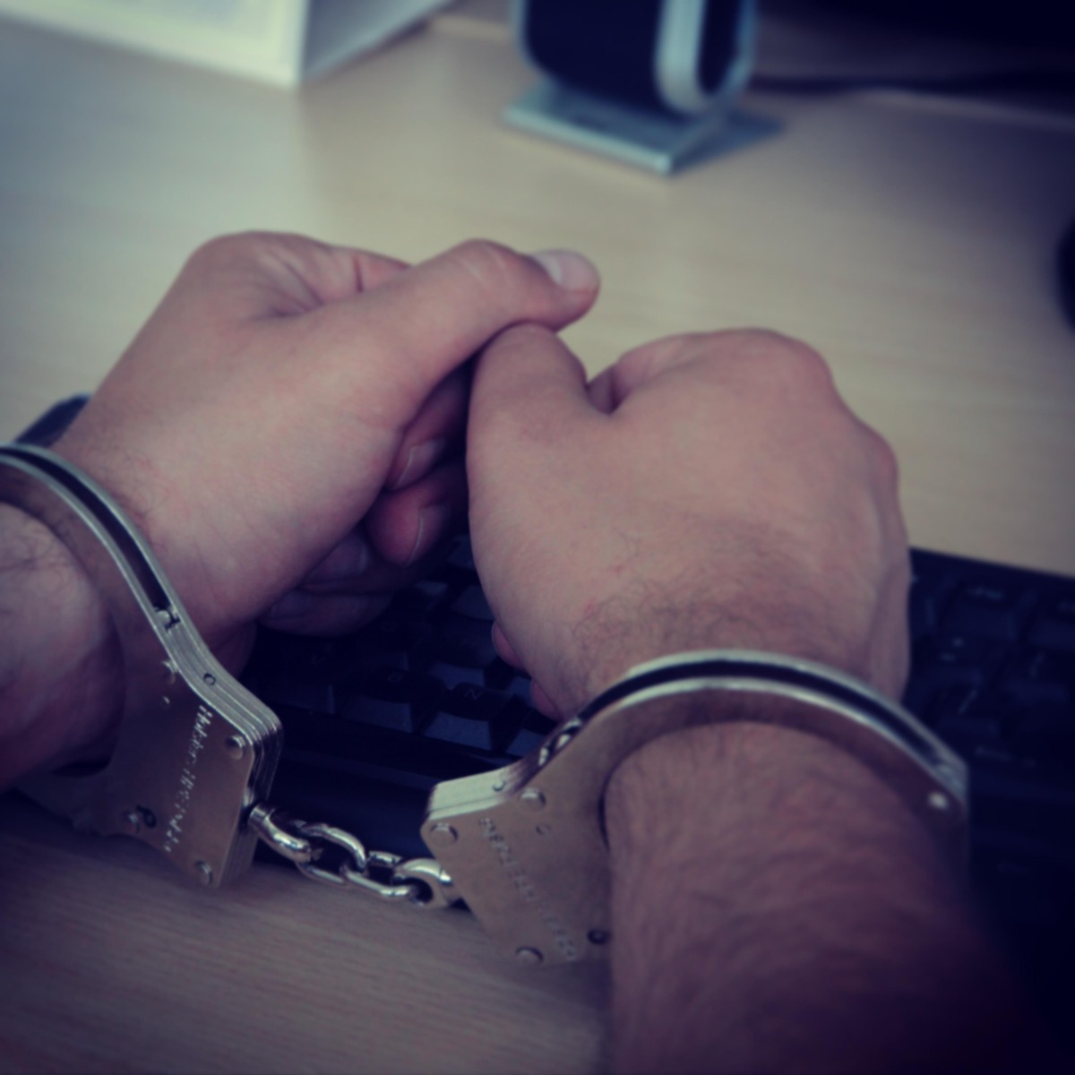 Na komendę w … kajdankach. Policjanci wybawili mężczyznę z opresji.