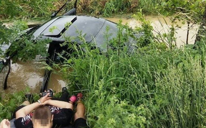 Wczorajszy pościg za BMW zakończony w rowie pełnym wody. ZDJĘCIA!