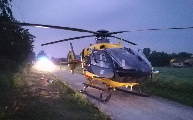 Poważny wypadek w Osieku. Mężczyzna spadł z drzewa podczas zbiorów. Interweniował śmigłowiec LPR. ZDJĘCIA!