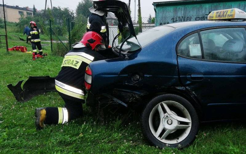 Taksówka zderzyła się z BMW w Oświęcimiu. ZDJĘCIA!