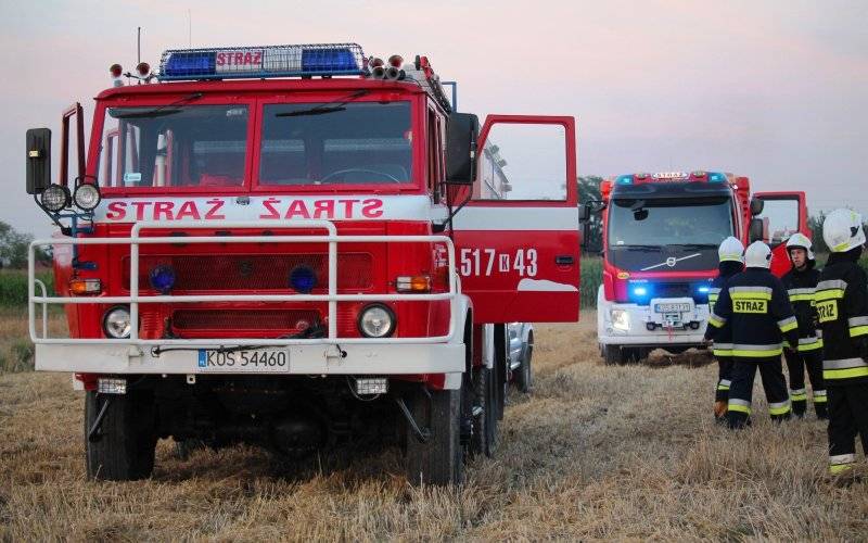 Pożar kombajnu rolniczego w Podolszu. FILM, ZDJĘCIA!